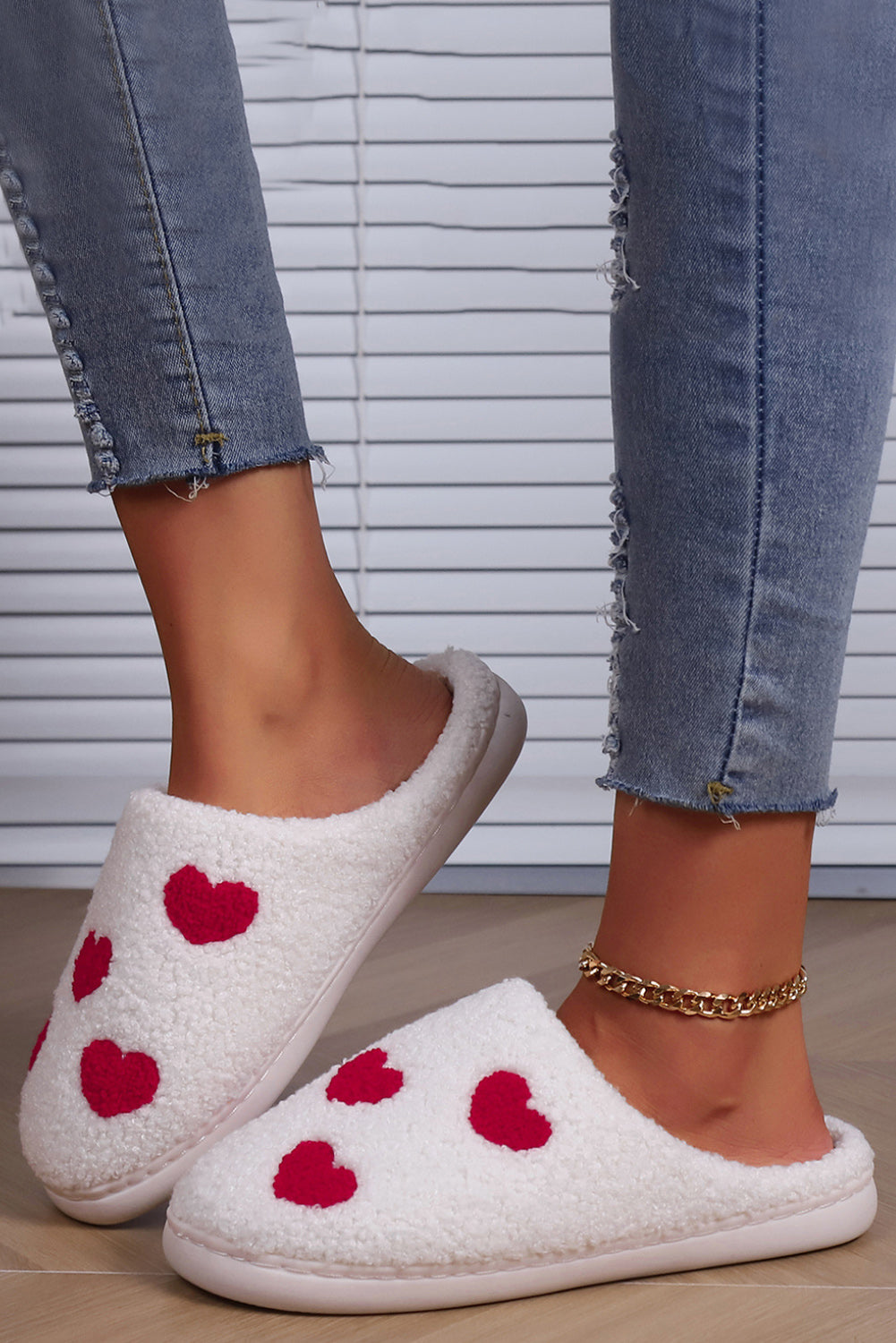 White Hearts Print Plush Slippers