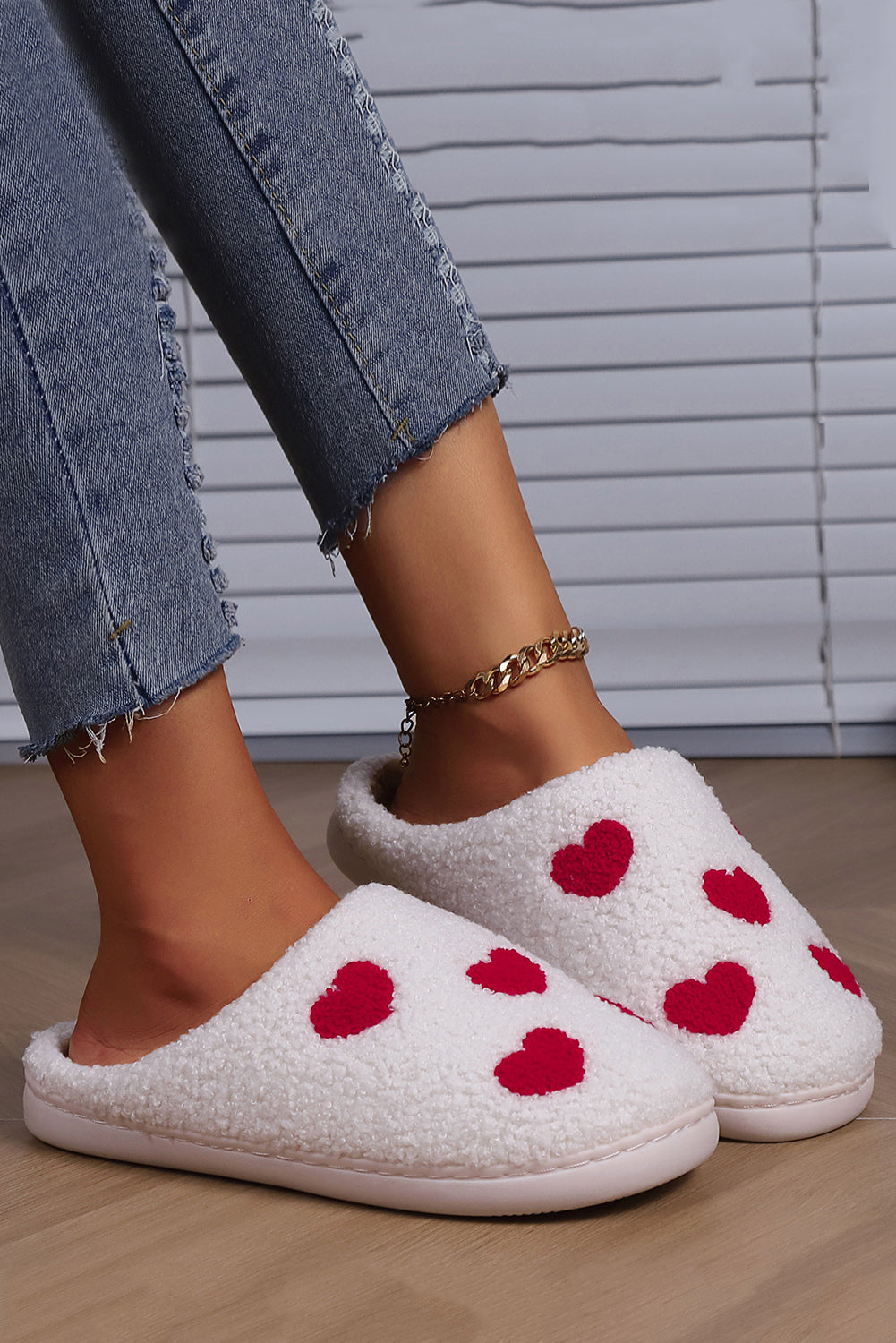 White Hearts Print Plush Slippers