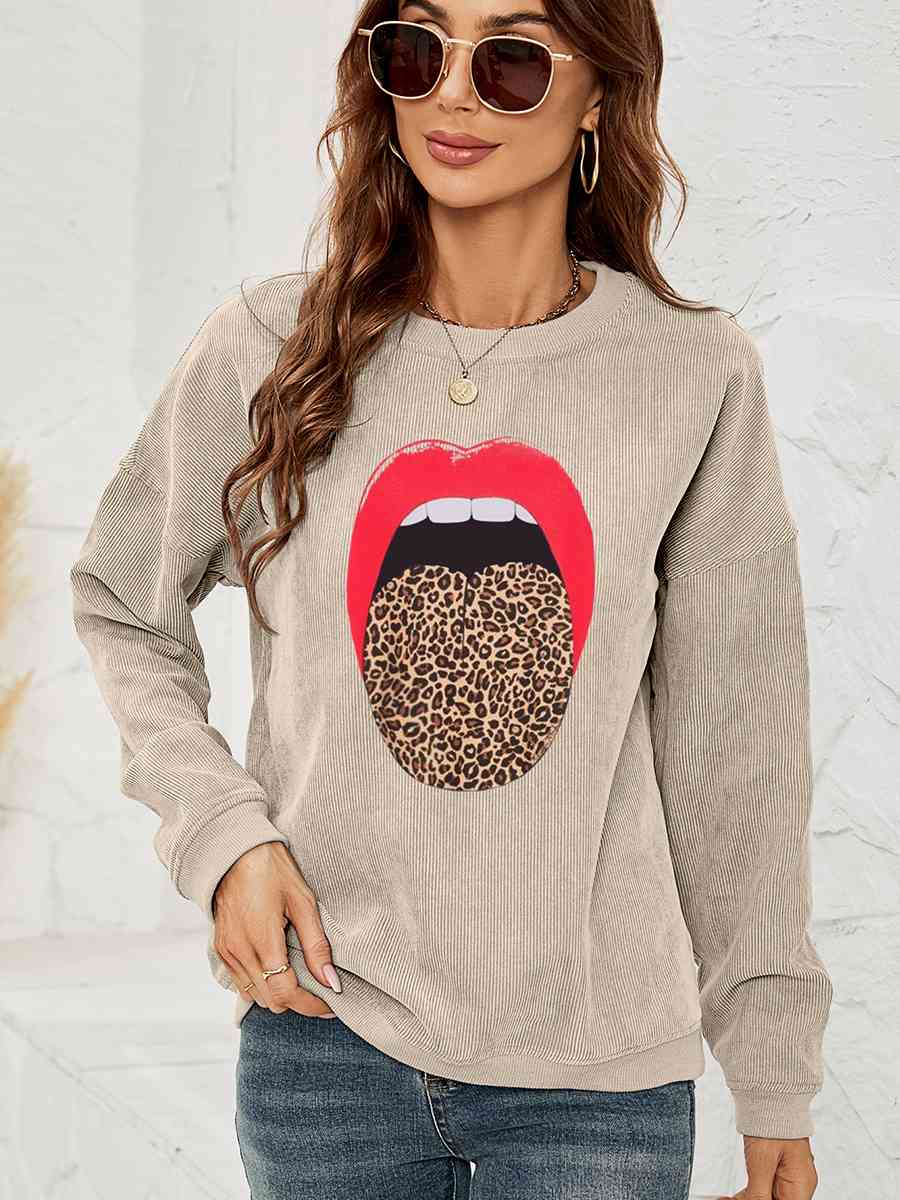 Round Neck MAMA Graphic Sweatshirt